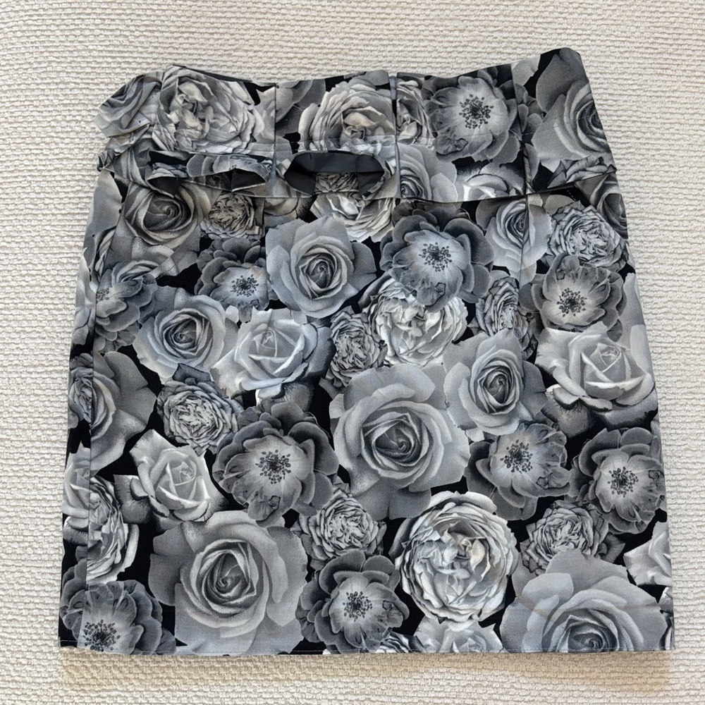 Floral Black and Gray Women's Skirt mini ASOS US 2